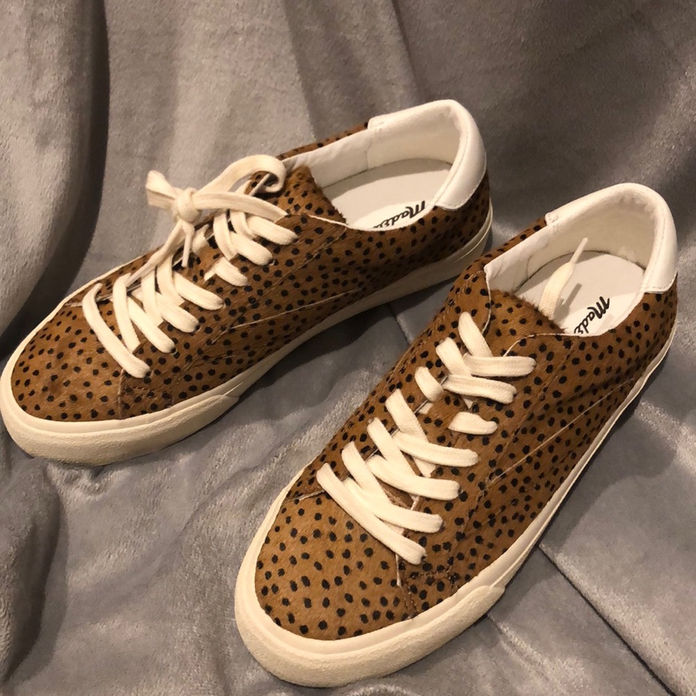 🖤NWT Cheetah print sneakers